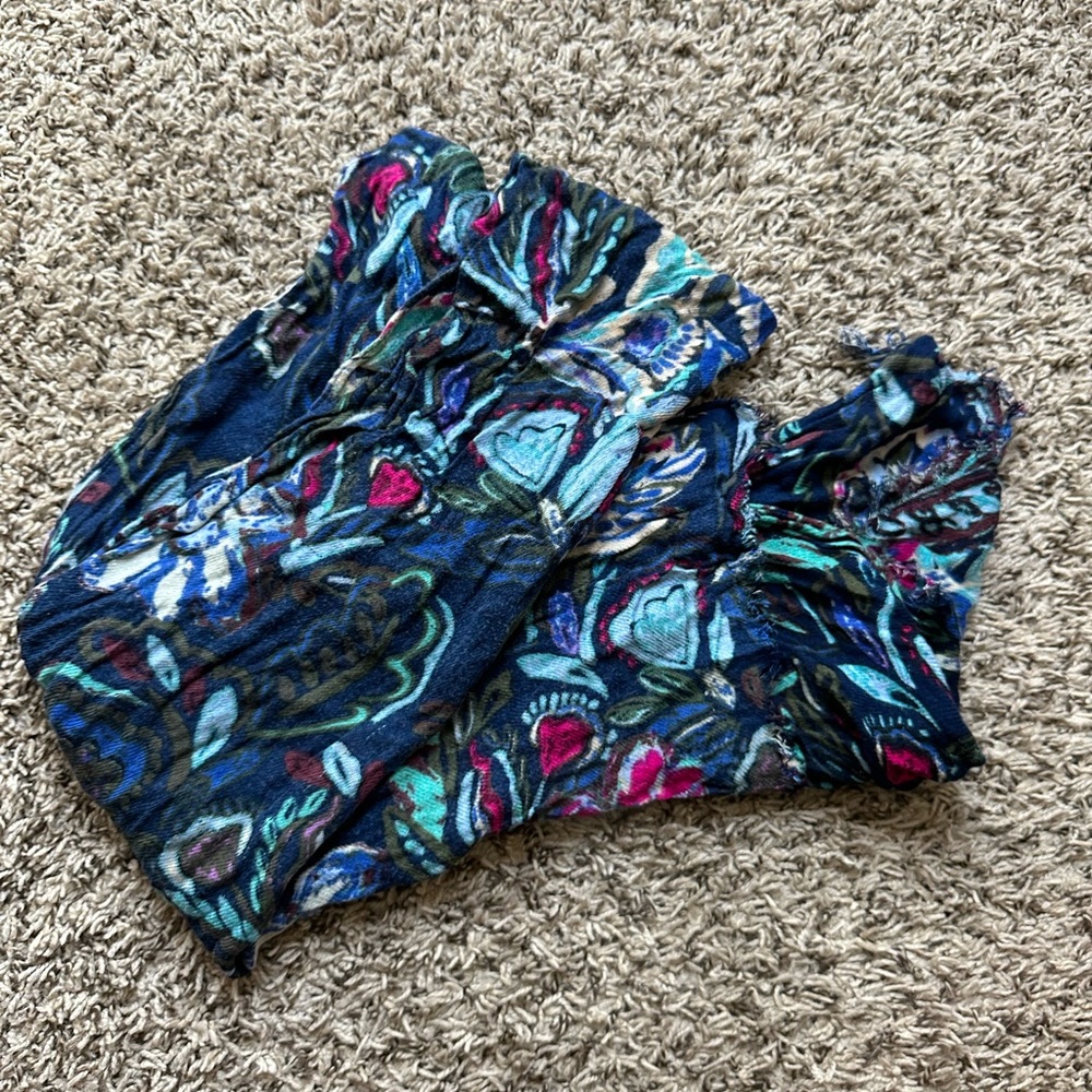 Scarfs - Picture 2 of 3